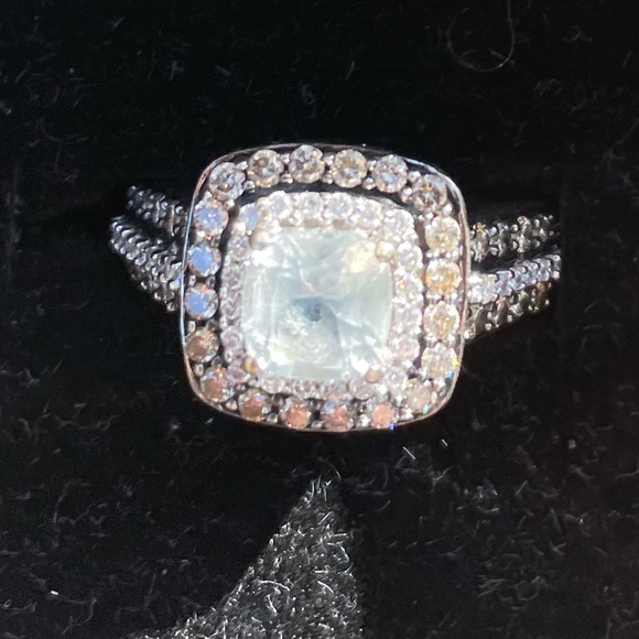 Ok all my chocolate, diamond lovers! Take a look at this beautiful Le’Veon ring! - Picture 5 of 14